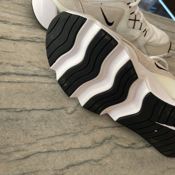 Nike tennis shoes - Picture 5 of 5